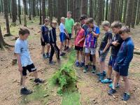 Bohaci pri stavbe golfovych hrist.jpg